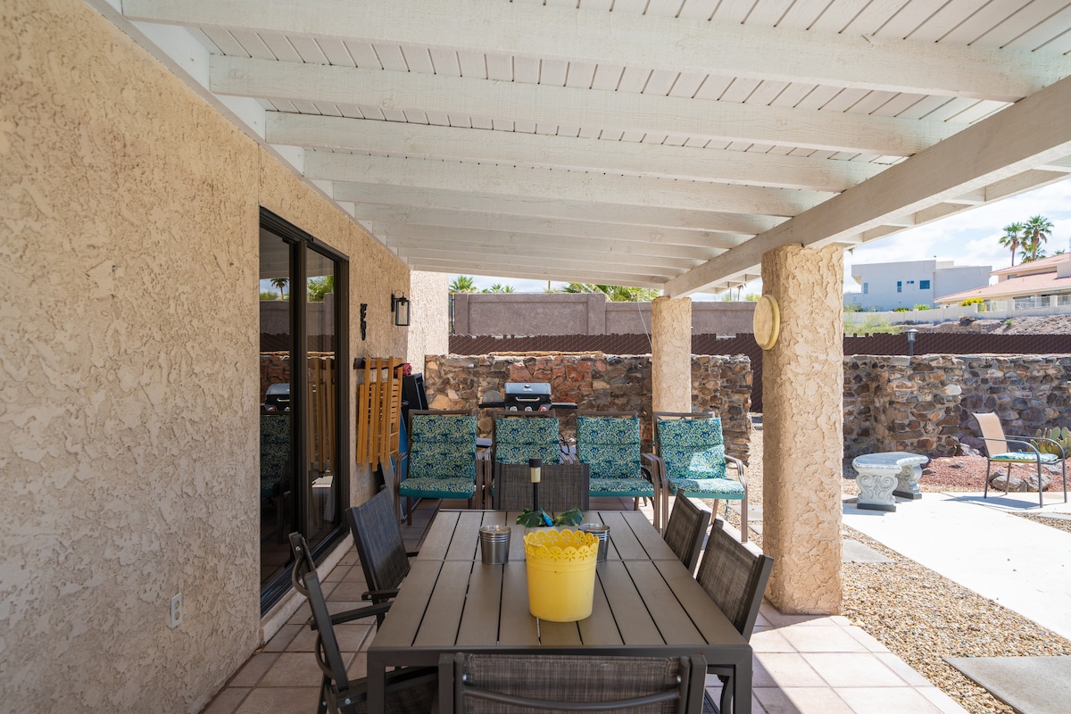 Spacious 4/3 VIEWS BBQ and POOL