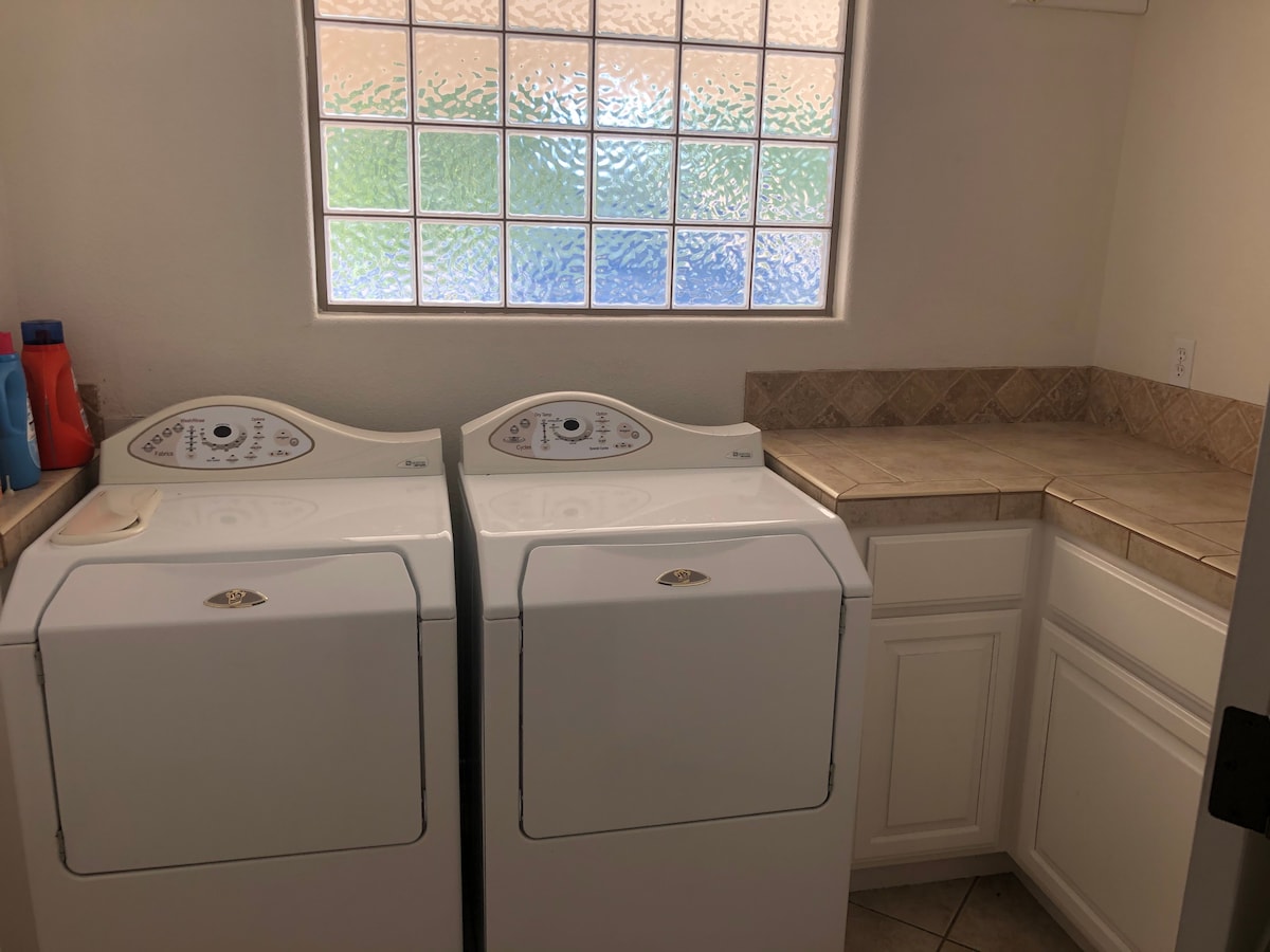 WATERSLIDE POOL HOME 3B/2B CLOSE TO LAKE!! - Lake Havasu City