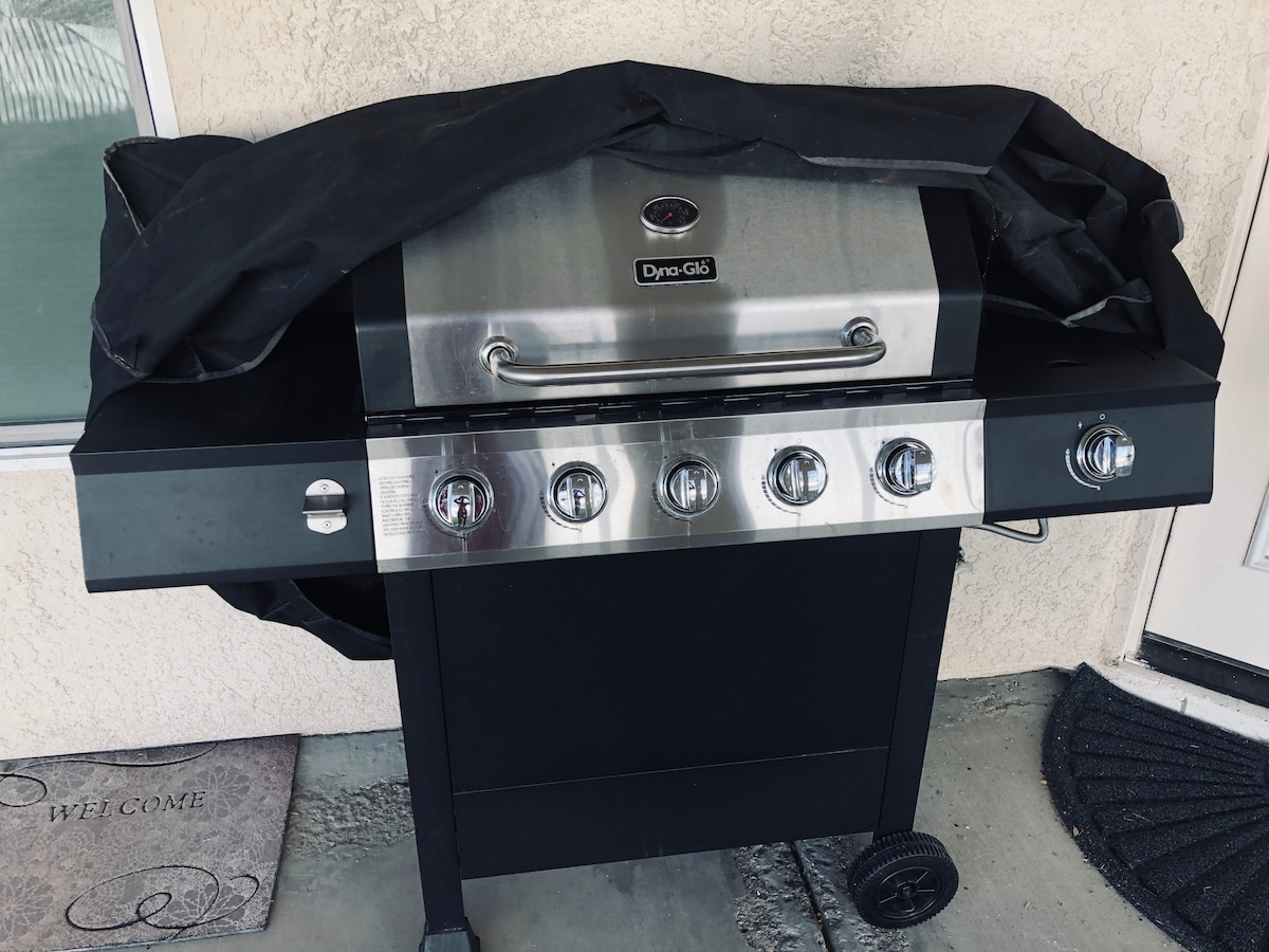 WATERSLIDE POOL HOME 3B/2B CLOSE TO LAKE!! - Lake Havasu City