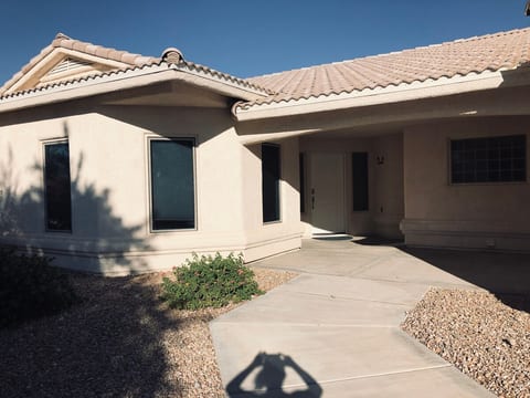 WATERSLIDE POOL HOME 3B/2B CLOSE TO LAKE!!