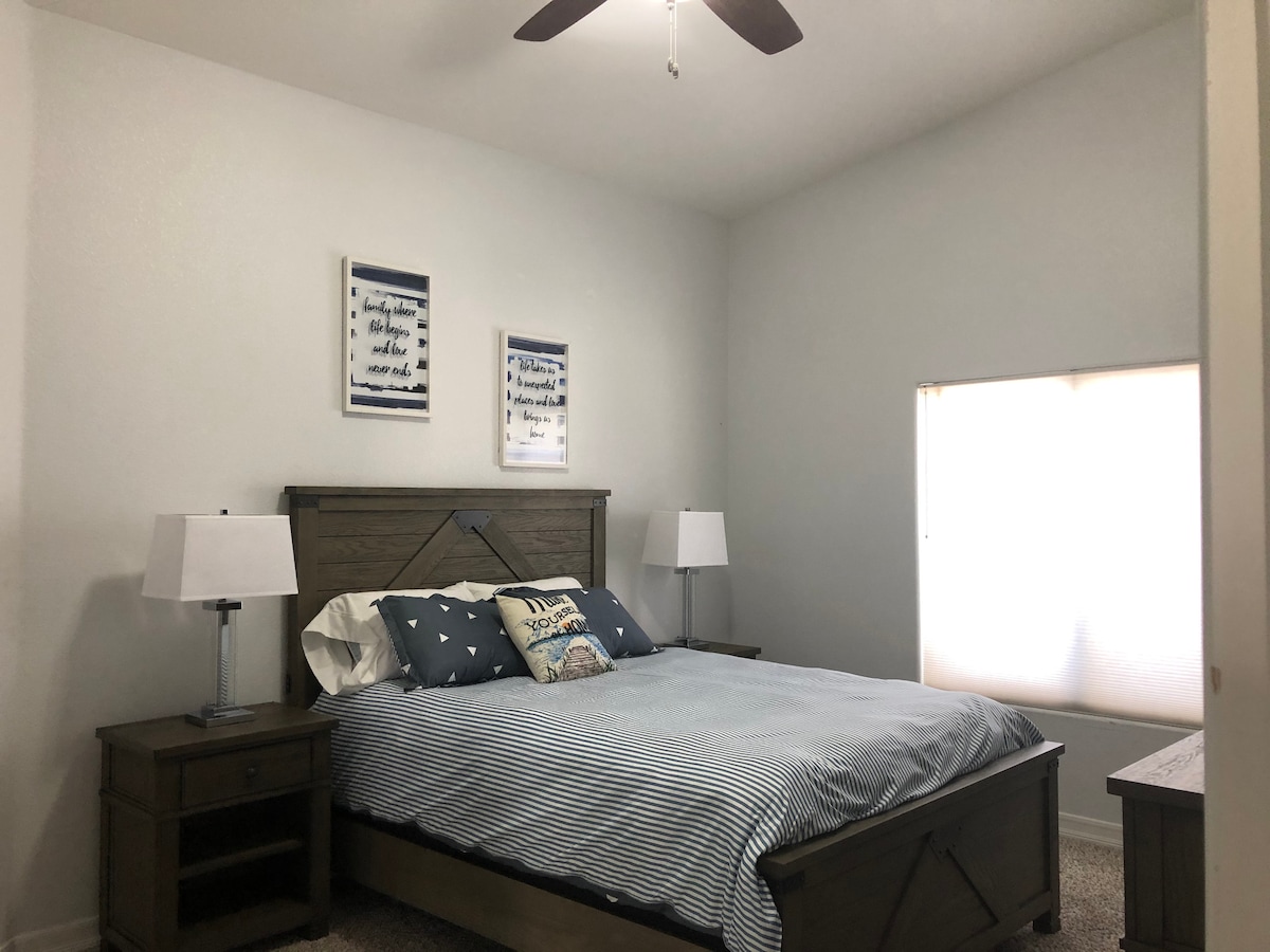 WATERSLIDE POOL HOME 3B/2B CLOSE TO LAKE!! - Lake Havasu City