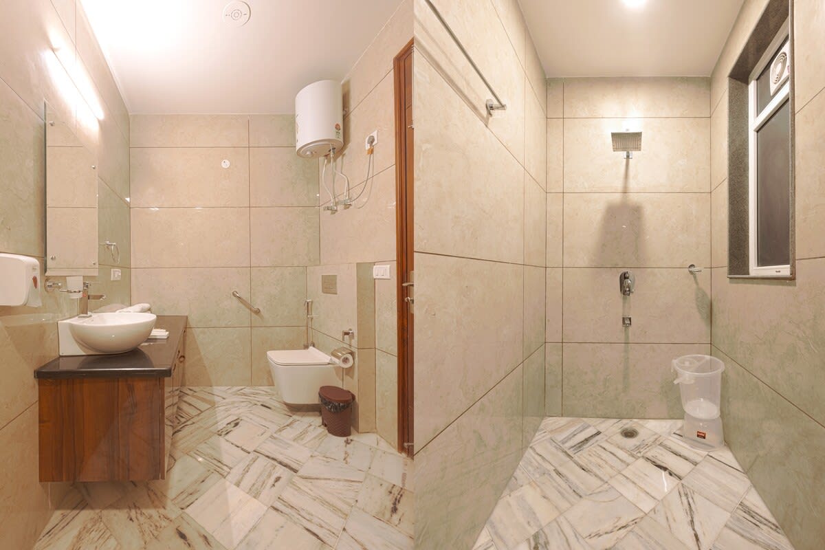 tranquil-2br-oasis-with-balcony-and-bathtub/