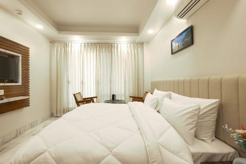 Tranquil 2BR Oasis with Balcony & Bathtub