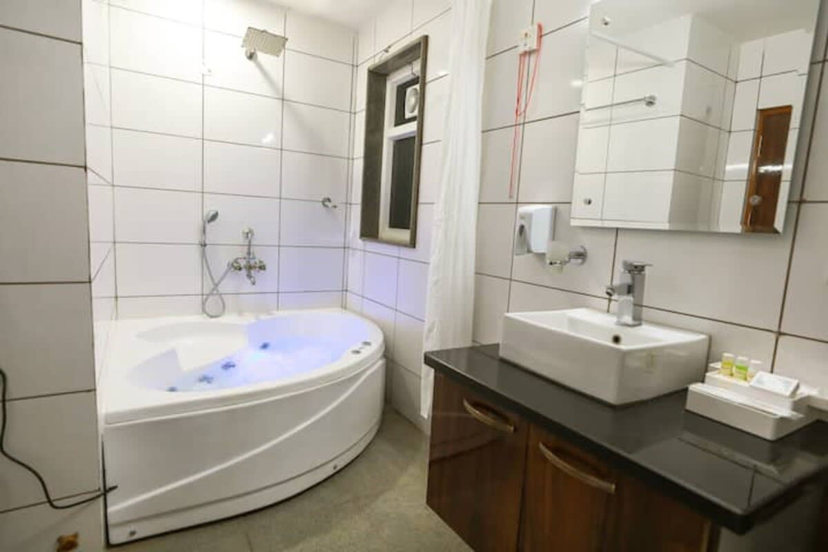 penthouse-with-jacuzzi-garden-and-extra-room-pets-ok/