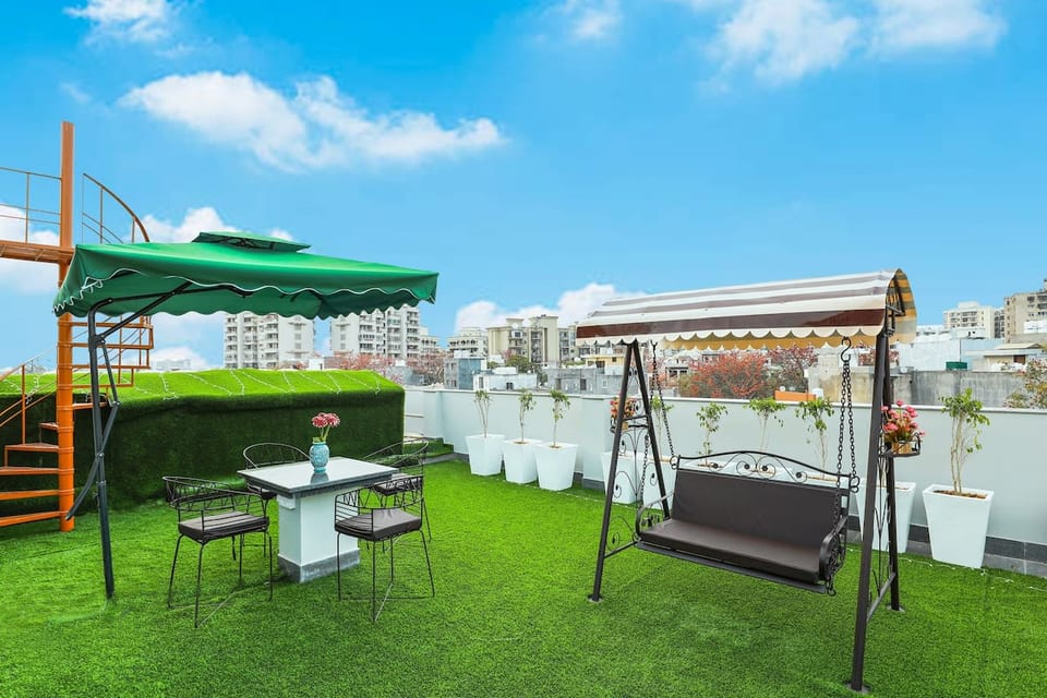 Penthouse With Jacuzzi, Garden & Extra Room Pets OK - Gurugram