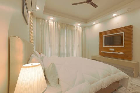 City Oasis w bathtub n balcony