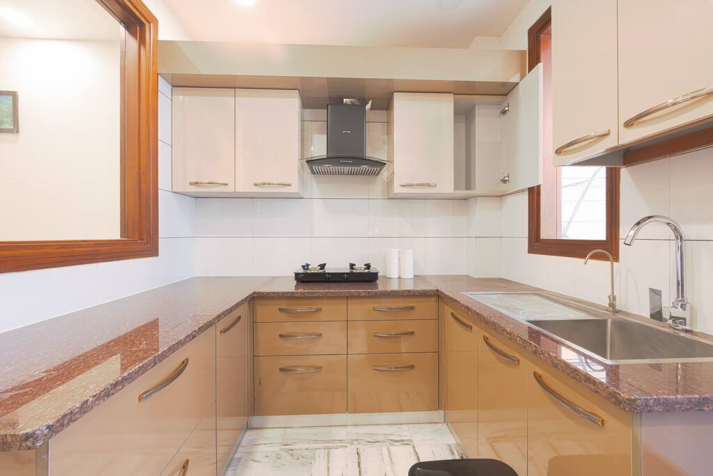 spacious-executive-suite-with-bathtub-and-balcony/