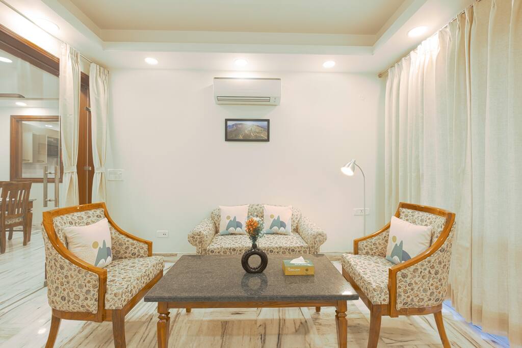 spacious-executive-suite-with-bathtub-and-balcony/