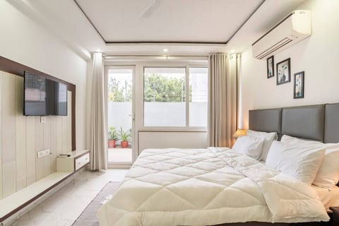 Medical friendly 2 BR near Fortis -Parfait Street