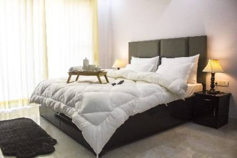 Medical friendly 2 BR near Fortis -Parfait Street