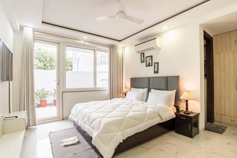 Medical friendly 2 BR near Fortis -Parfait Street