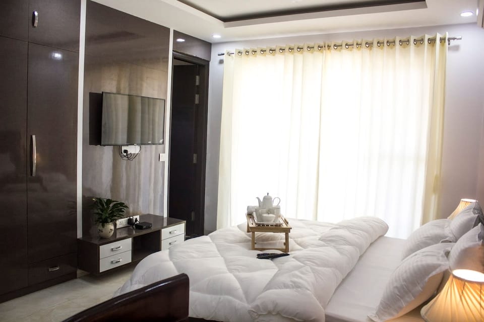 Parfait Street 2Bhk srvc apartment Horizon cnter - Gurugram