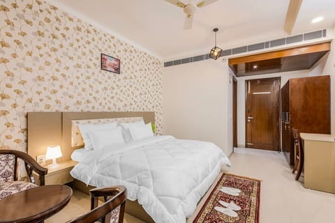 Eco-chic haven in Gurgaon with balcony