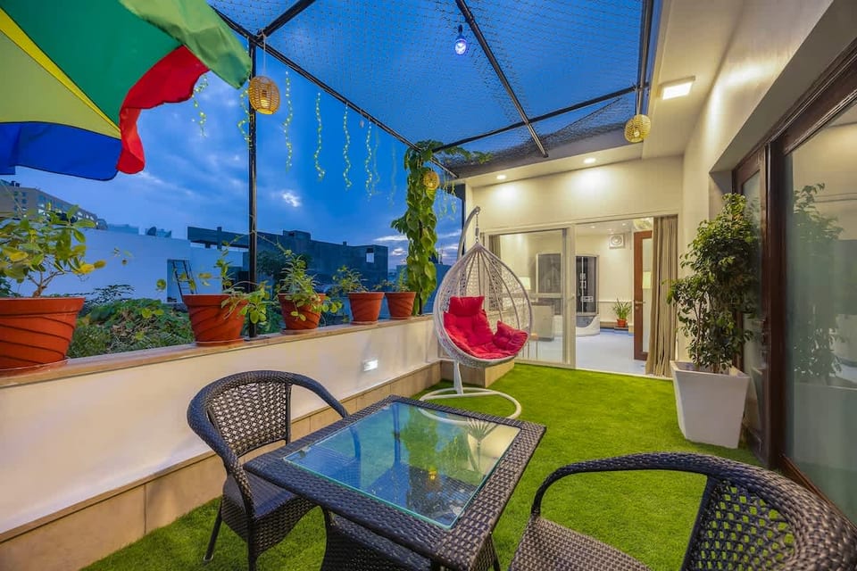 Penthouse with Jacuzzi steam bath &foot massage - Gurugram