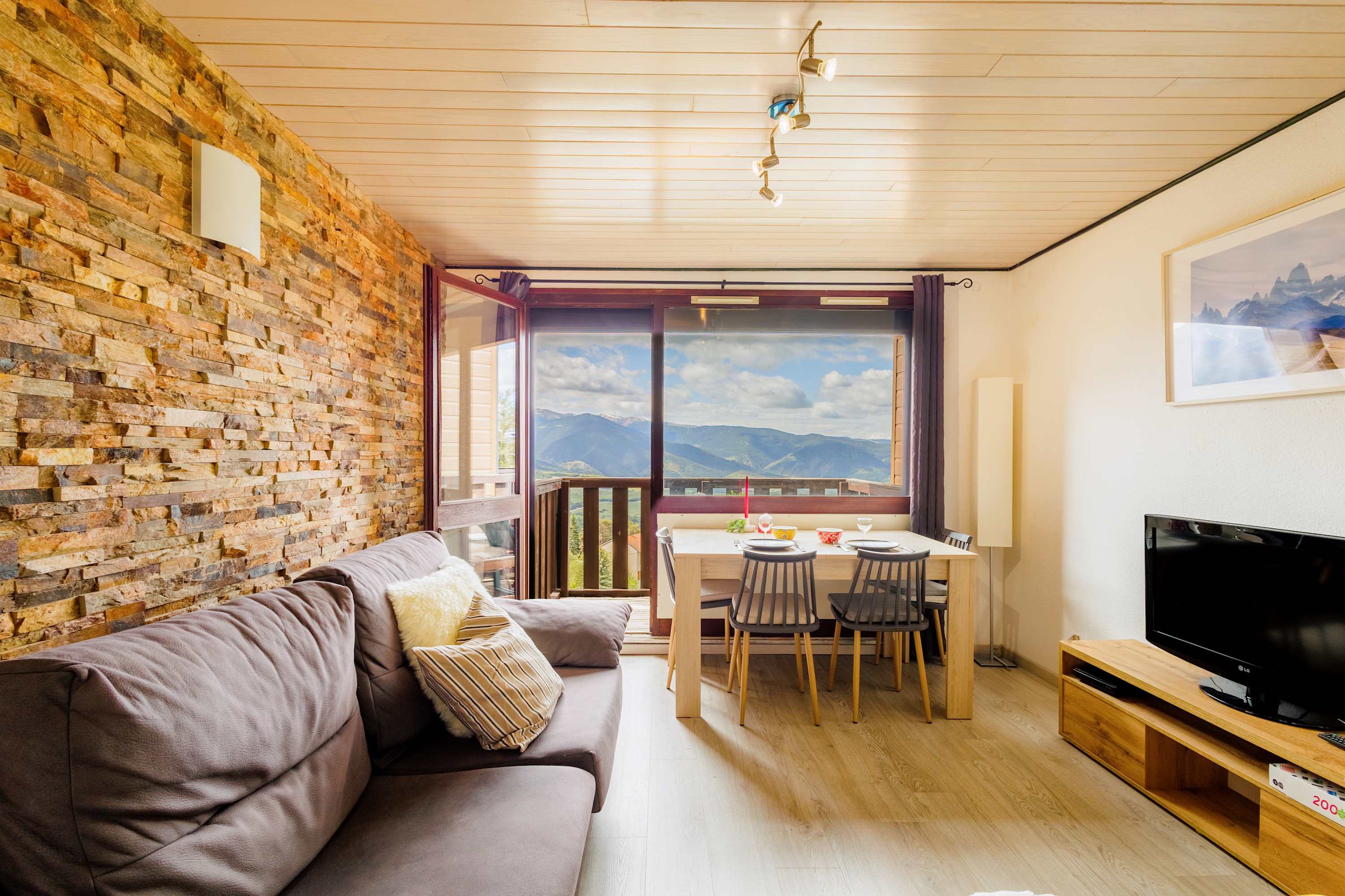 ANANA Balcon Cerdan | Pyrenees Views