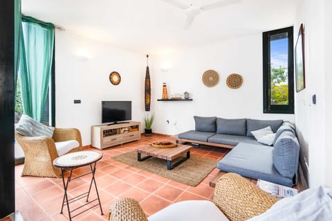 ANANA Binisafua | Villa with Pool Steps from Crystal Coves