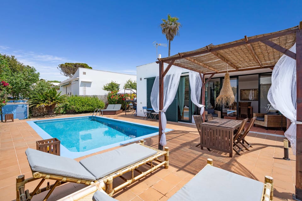 ANANA Binisafua | Villa with Pool Steps from Crystal Coves - Binisafua