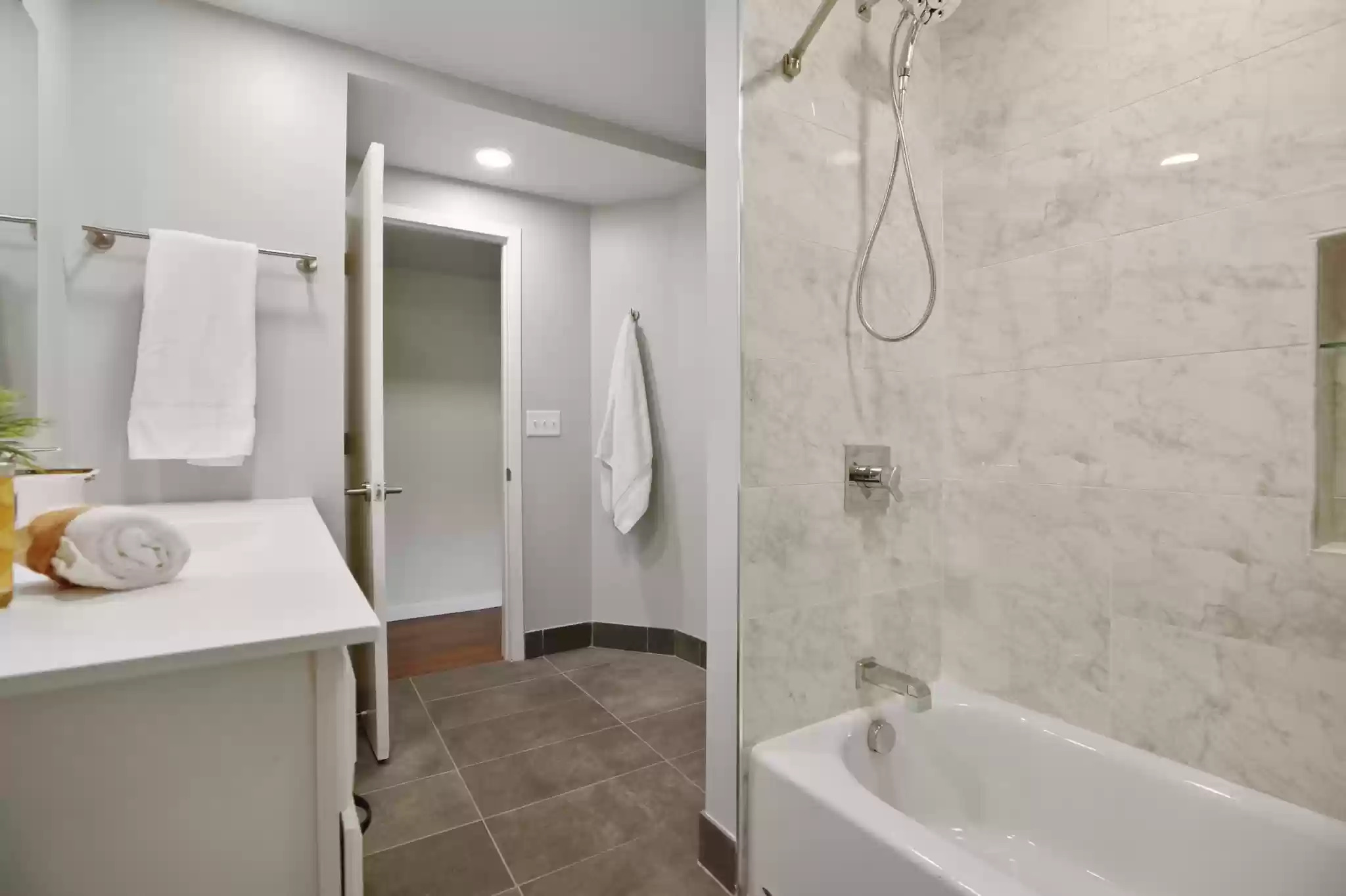 Bassett Creek Retreat - Golden Valley