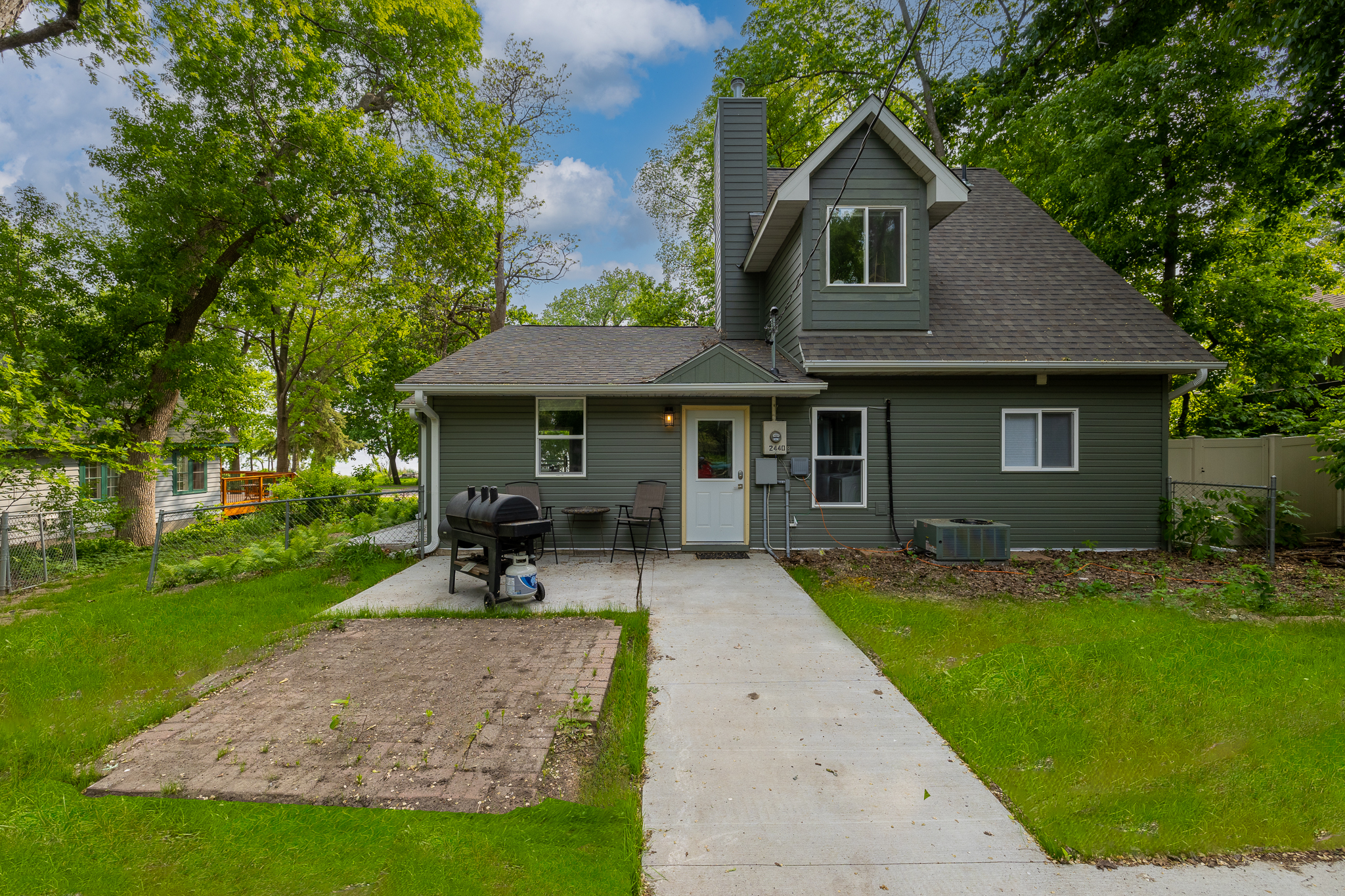 Cottage on Medicine Lake - Plymouth