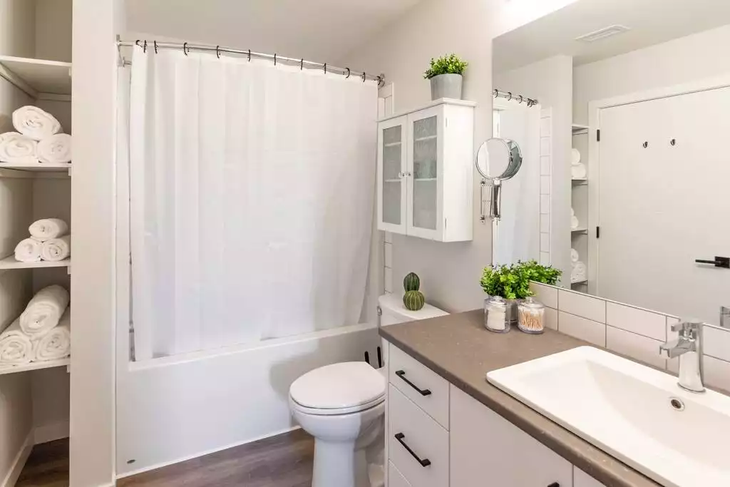 the-knox-downtown-modern-condo-w-2-private-br/