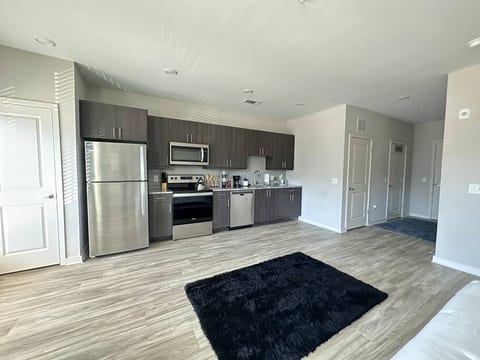 Brand New Studio Apt - Queen Bed - Tucker GA