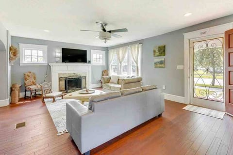 Lg 3 bdrm near chic downtown-TIAA stadium