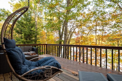 Sit back and relax as you watch the waves roll in or all of the local wildlife around this luxurious lakefront appropriately named - Off the Hook!