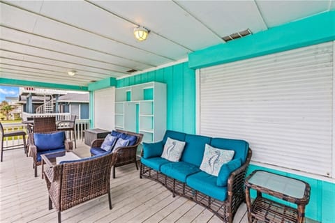 Plenty of deck seating