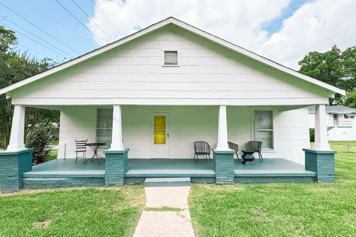 Clean & Cozy! 2BR, Pets welcome!