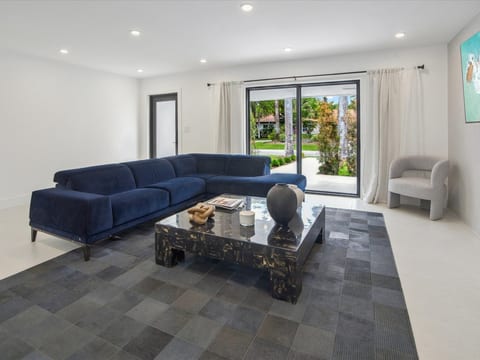 Modern Luxury Home w/ Racket Sports Gym BBQ