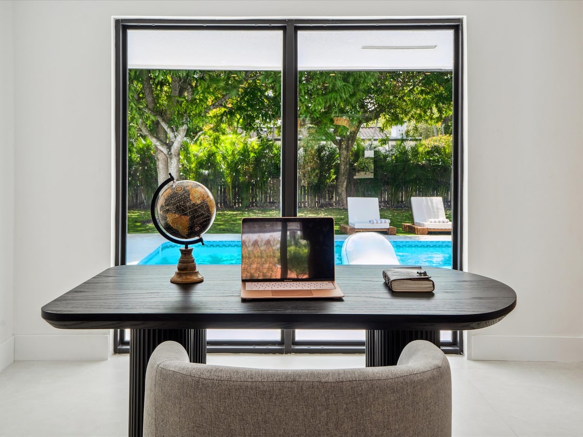 modern-luxury-home-w-racket-sports-gym-bbq/