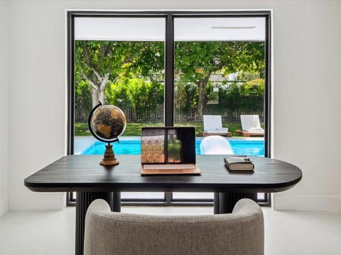 Modern Luxury Home w/ Racket Sports Gym BBQ