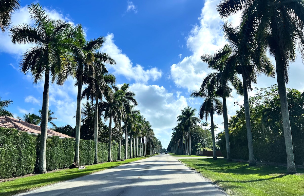 modern-luxury-home-w-racket-sports-gym-bbq/