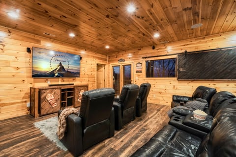 Cushy Cabin
