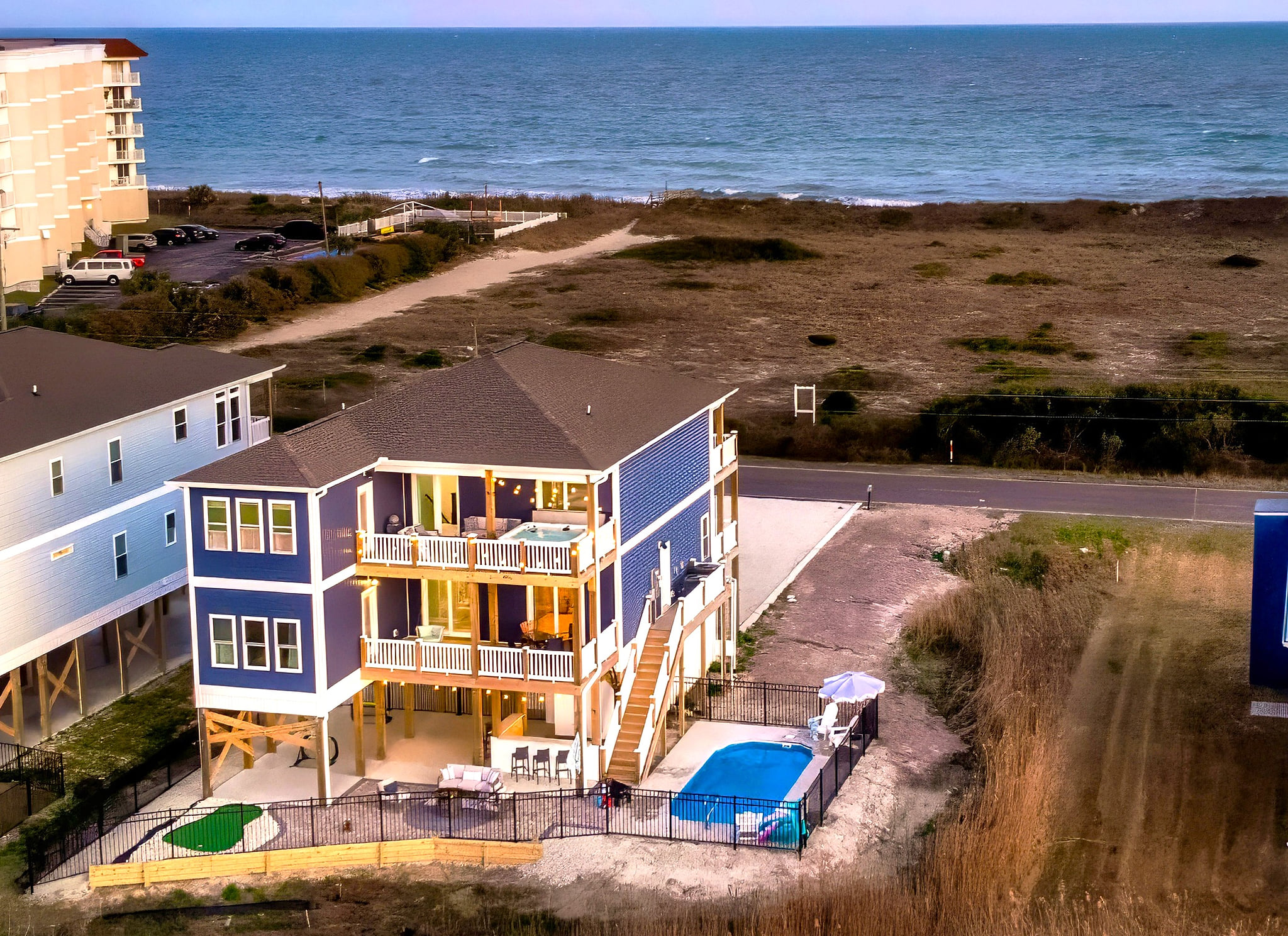 Experience unparalleled luxury in Cushy Coast House. Follow us on our IG @CushyCoastHouse