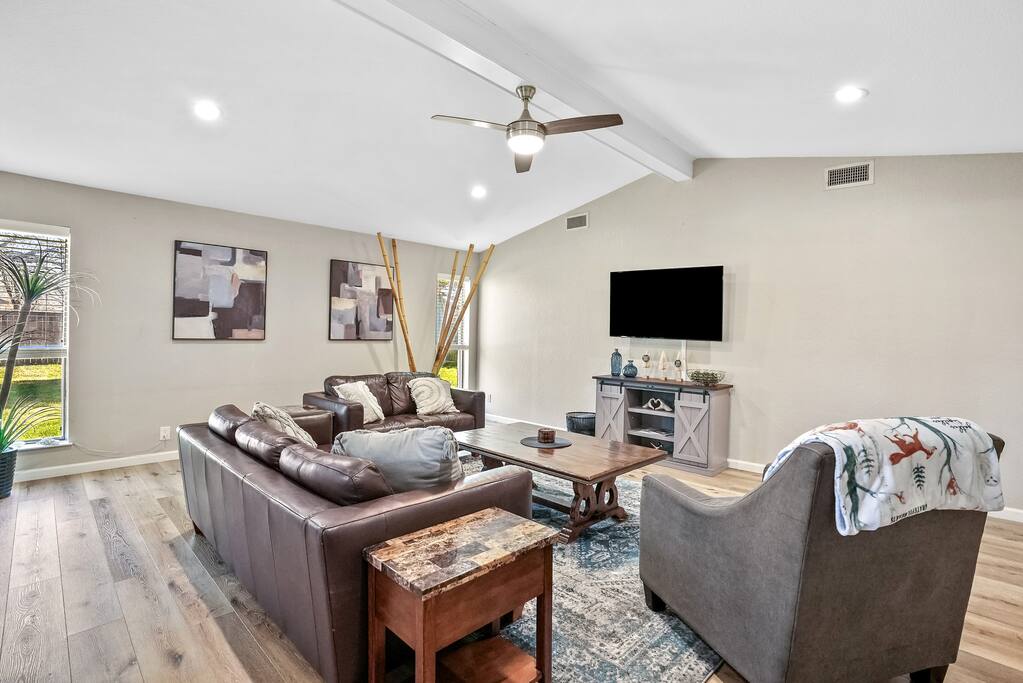 Garden Retreat / King Bed / Large Yard
