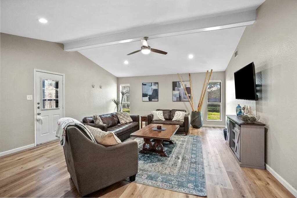 Garden Retreat / King Bed / Large Yard