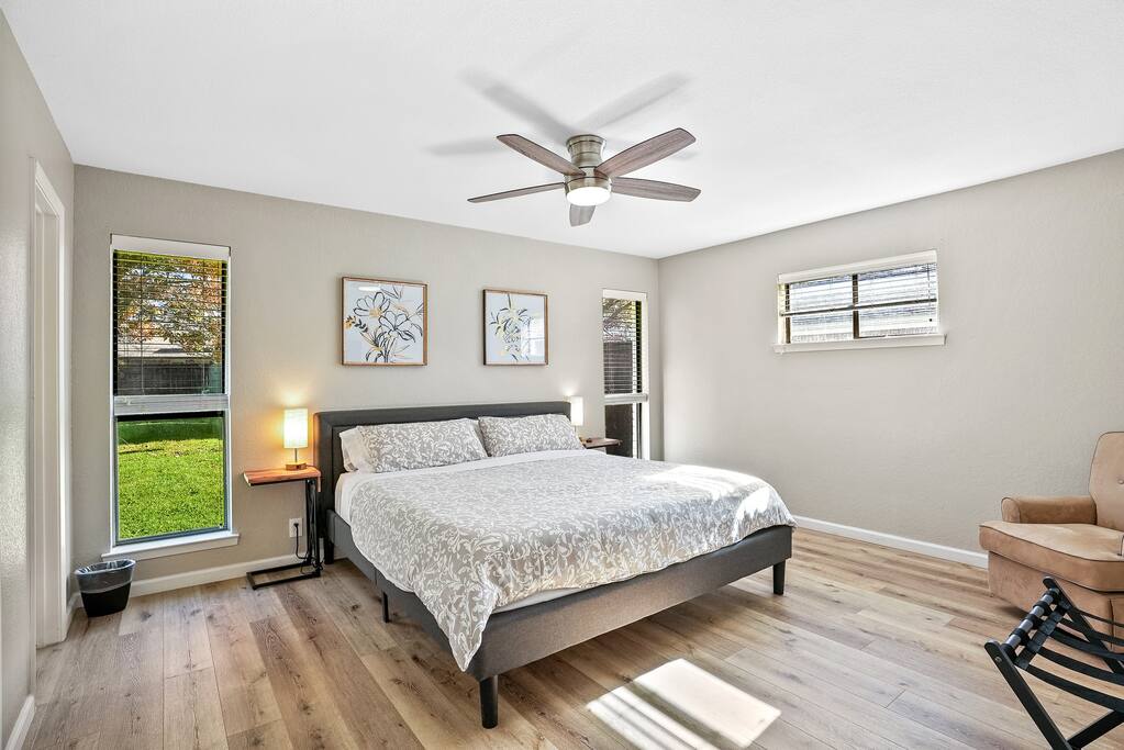 Garden Retreat / King Bed / Large Yard