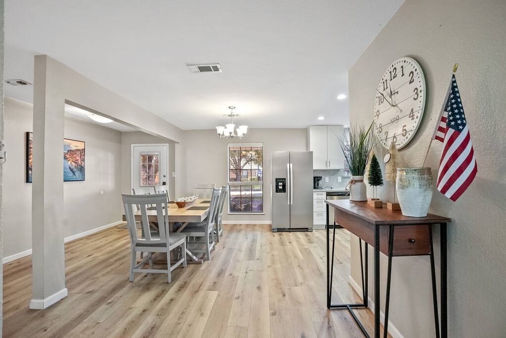 Garden Retreat / King Bed / Large Yard