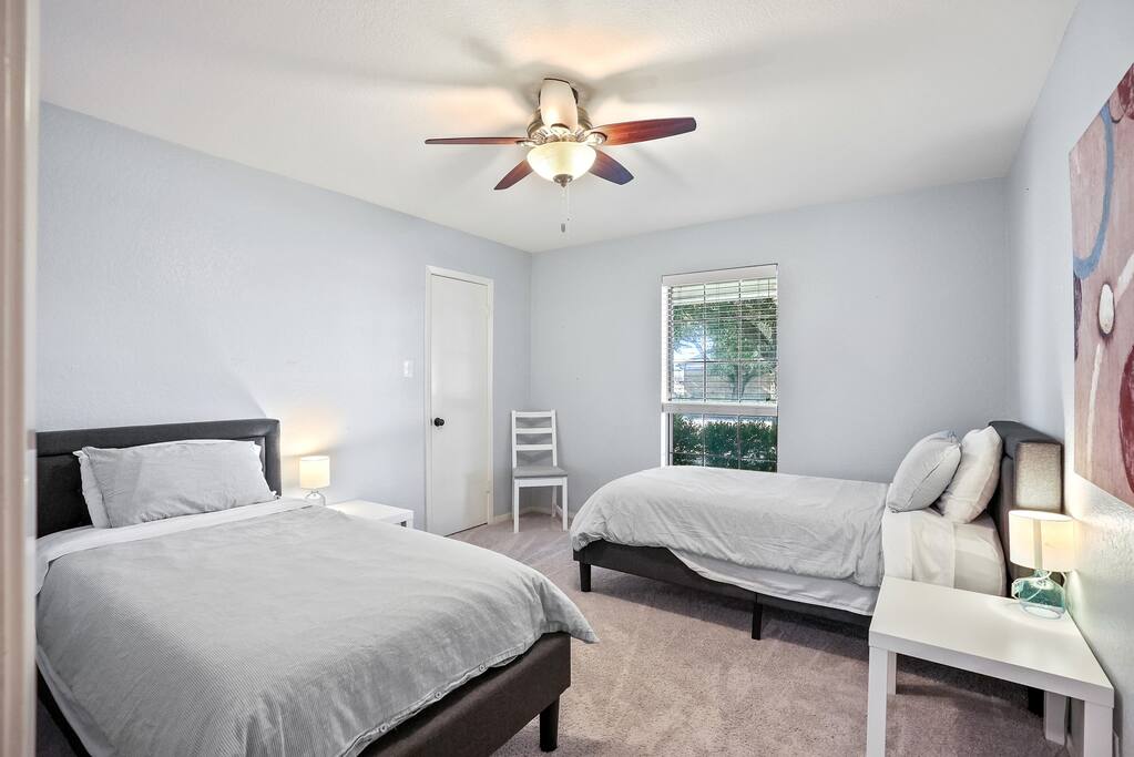 Garden Retreat / King Bed / Large Yard