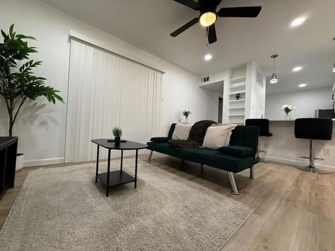 Scandinavian Apt Near Downtown Dallas Design Distr