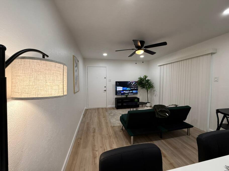 scandinavian-apt-near-downtown-dallas-design-distr/