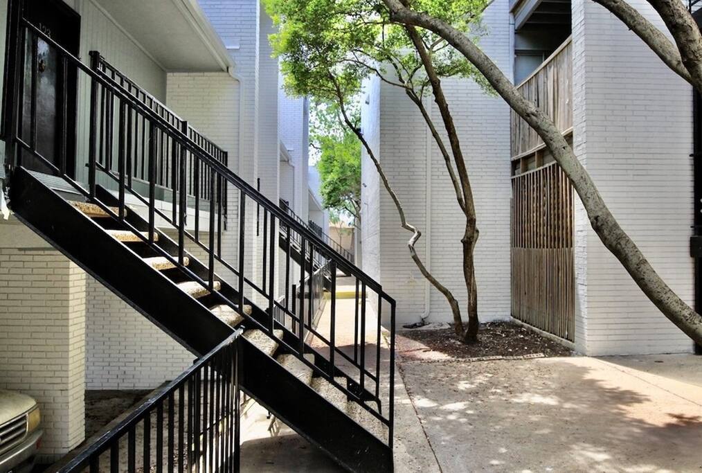 Modern Apartment Near Downtown Dallas Design Distr