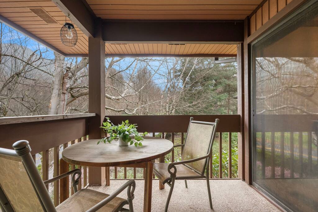 Pine 2 Paws | Golf Course | Sauna | Pool