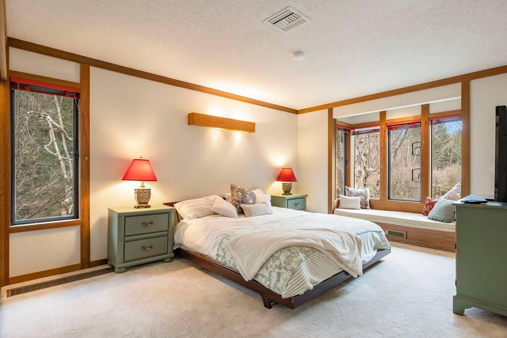 Pine 2 Paws | Golf Course | Sauna | Pool