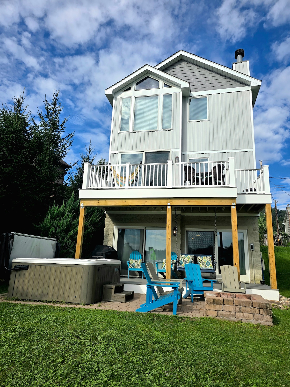 lake-front-home-w-hot-tub-firepit-walk-to-wisp/