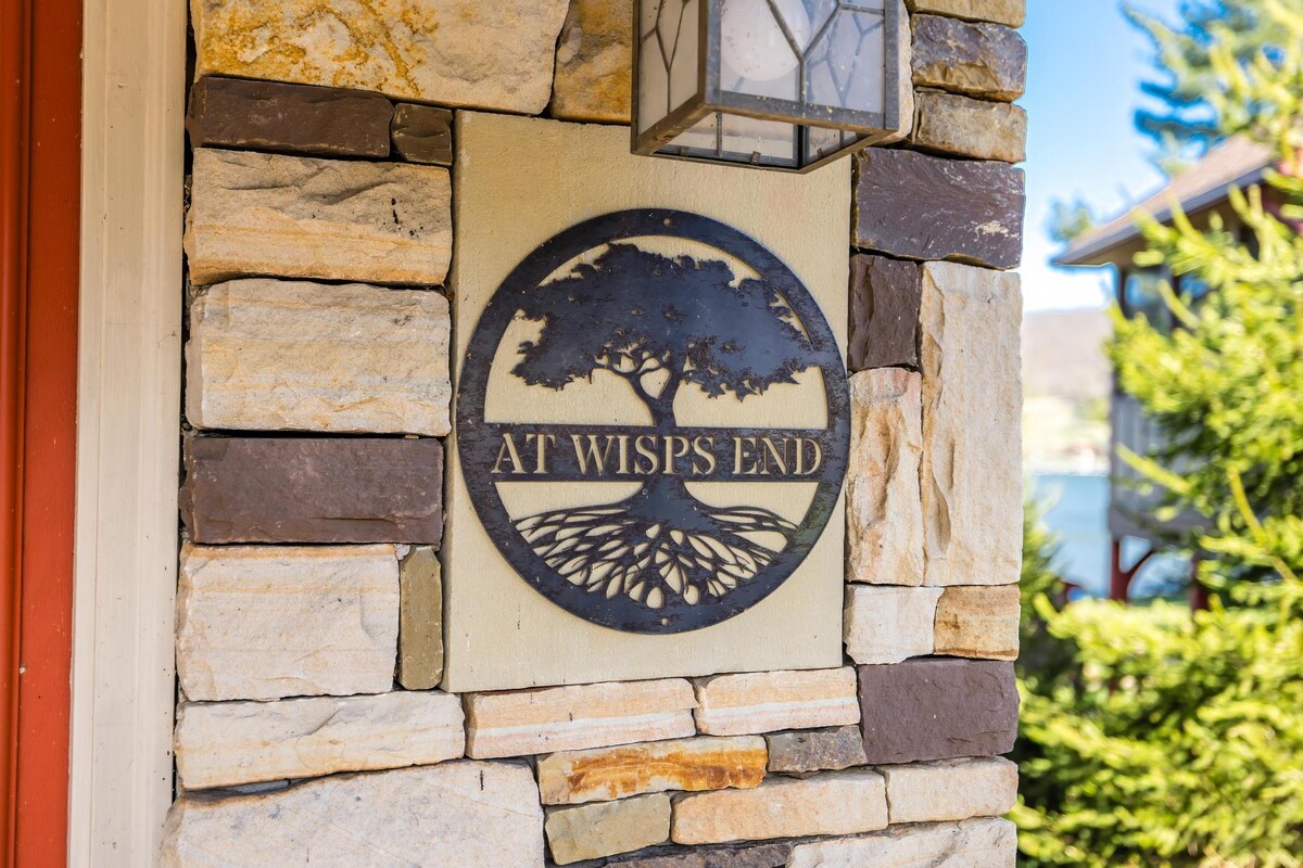 lake-front-home-w-hot-tub-firepit-walk-to-wisp/