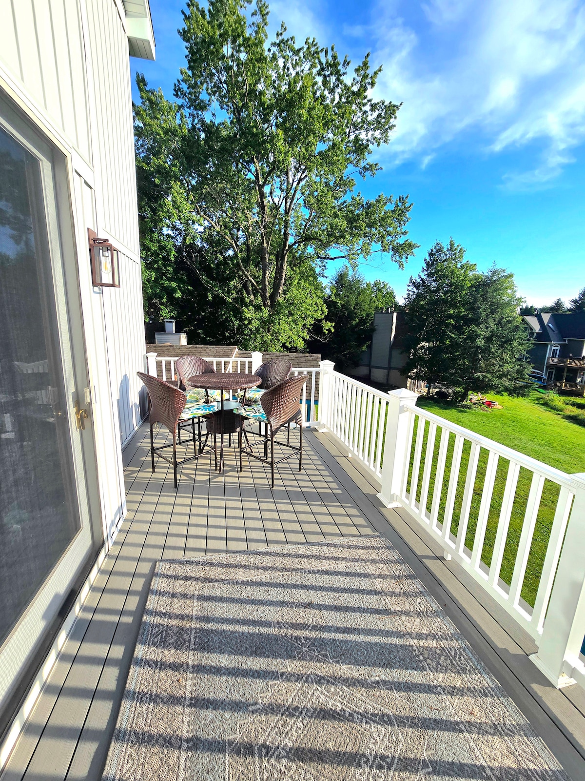 lake-front-home-w-hot-tub-firepit-walk-to-wisp/