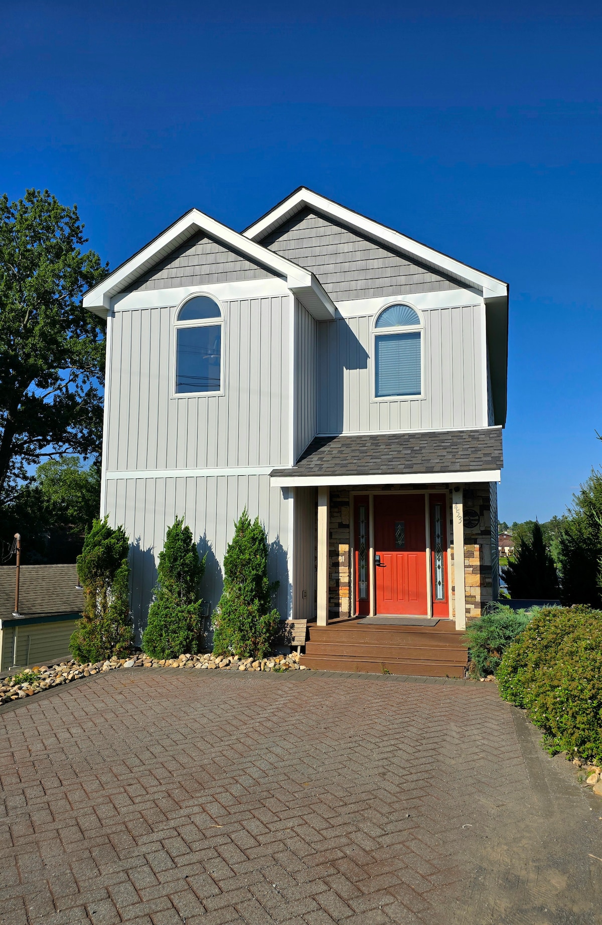 lake-front-home-w-hot-tub-firepit-walk-to-wisp/