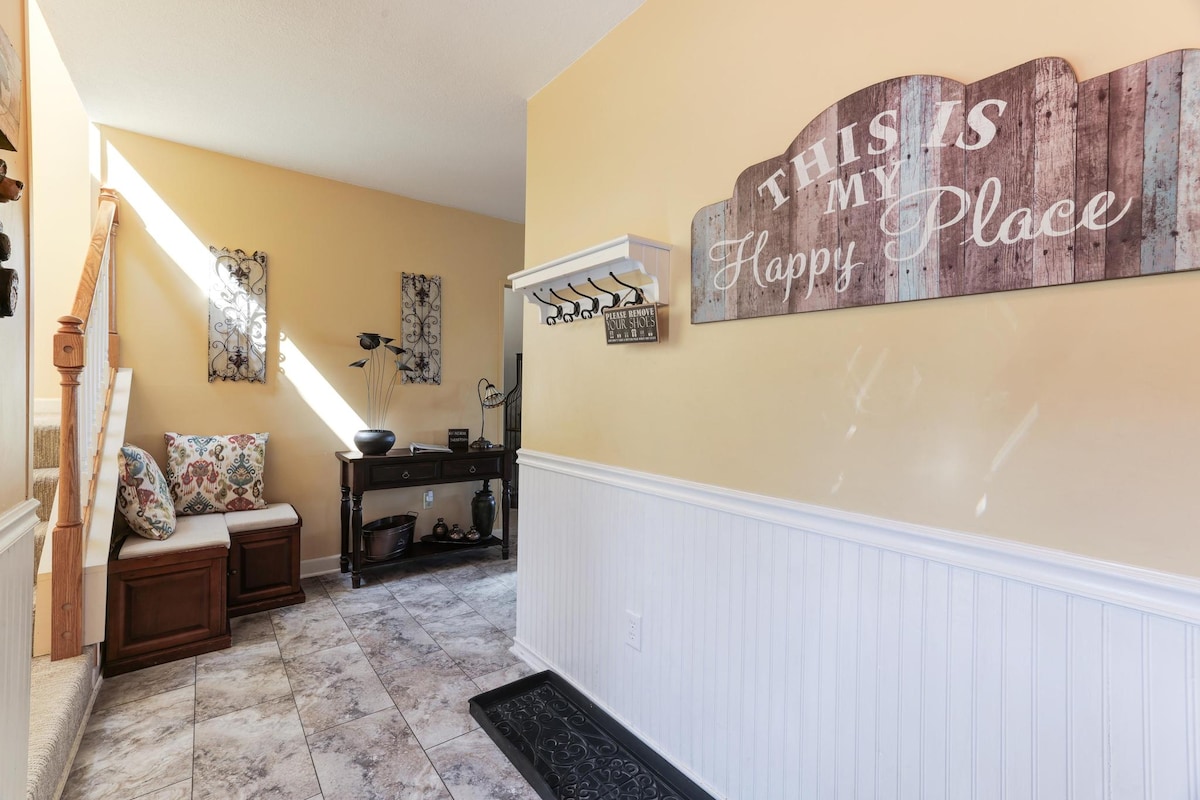 lake-front-home-w-hot-tub-firepit-walk-to-wisp/